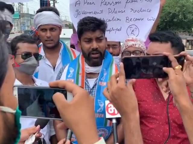 #पैट्रोल डीजल हाफ करो बिजली के बिल स्कूल फीस माफ करो ✍🏻