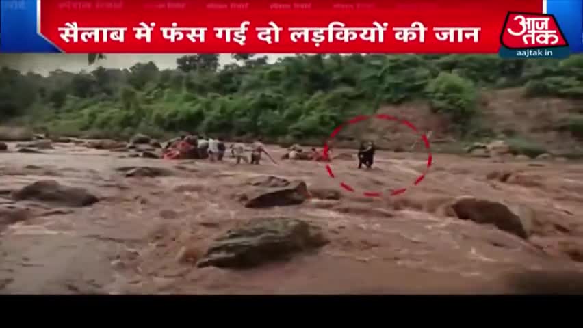 सैलाब में फंसी लड़कियां, ऐसे हुआ रेस्क्यू ऑपरेशन 
देखिए #SpecialReport,
