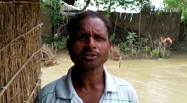 #बाढ़ से बहुत बुरा हाल है परताहा गांव का।
#नवहट्टा प्रखंड के #बकुनियां पंचायत के#परताहा गांव का हाल देखिए(Chandan Yadav)