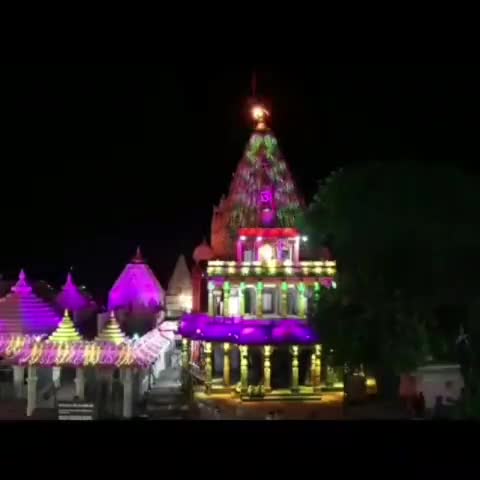 *उज्जैन* - 
#महाकालेश्वर के शीर्ष पर स्थित श्री #नागचन्द्रेश्वर मंदिर के वर्ष में एक बार खुलने वाले पट !!

हर हर महादेव