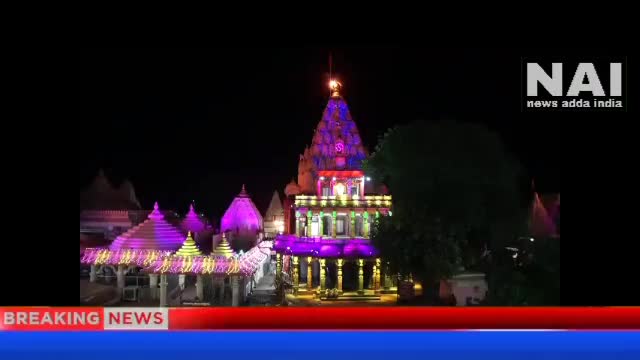 शिवपुरी: #महाकालेश्वर के तृतीय तल पर स्थित भगवान नागचंद्रेश्वर के पट आज रात 12 बजे खोले गए 
#naagpanchami