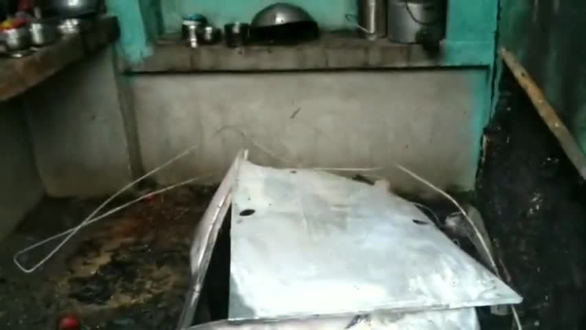 टाटीझरिया: झरपों में शॉर्ट सर्किट होने से एक घर में लगी आग, एक लाख से अधिक का सामान जला #शॉर्ट_सर्किट