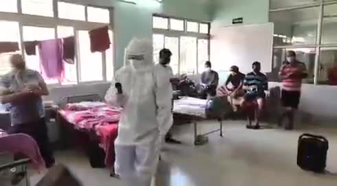 टीकमगढ़: असम के सिलचर मेडिकल कॉलेज अस्पताल में कोविड वॉर्ड के डॉक्टरों ने #Kargil विजय दिवस पर शहीदों को दी श्रद्धांजलि,गीत गा कर