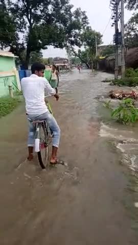 पानापुर: बाद का का पानी पहुंचा मैं थोड़ा गांव में पानापुर प्रखंड की और बहुत तेजी से बढ़ रहा है#pablick # bandh