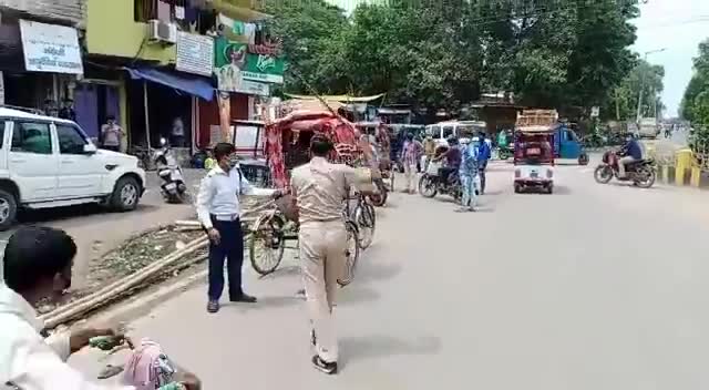 #कोरोना के बढ़ते संक्रमण के बीच #बिहार_पुलिस हुई सख्त,बिना मास्क पहने बेवजह घूमने वाले लोगों की हुई पिटाई। #corona_india