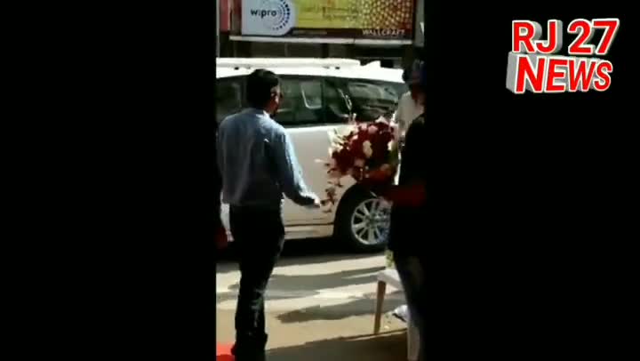 गिर्वा: फिल्म आशिकी के अभिनेता राहुल रॉय ने उदयपुर में अमूल नमकीन की दुकान का  किया उद्घाटन ! #अभिनेता #फिल्म