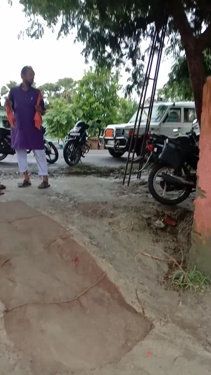 तरैया: तरैया ब्लॉक में बाढ़ का पानी घुस जाने के कारण मध्य विद्यालय पचभिंडा में बॉलॉक का चल रहा काम#taraiya﻿@
