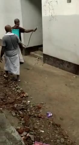 कुर्था: कोरोना संक्रमण से बचाव के लिए धमौल पंचायत के मुखिया अरशद करीम ने गांव को किया सैनिटाइज #सैनिटाइजेशन