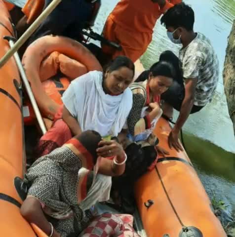 पानापुर: क्षेत्र में एनडीआरएफ ने दो गर्भवती महिलाओं का रेस्क्यू कर करवाया सुरक्षित प्रसव #एनडीआरएफ