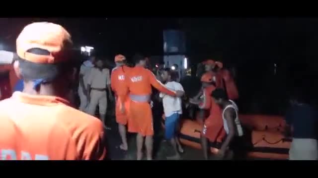 मशरक: बाढ़ से घिरे गांव शिवरी में गर्भवती की तबीयत बिगड़ने पर थानाध्यक्ष ने NDRF के सहयोग से चलाया रेस्क्यू ऑपरेशन #एनडीआरएफ