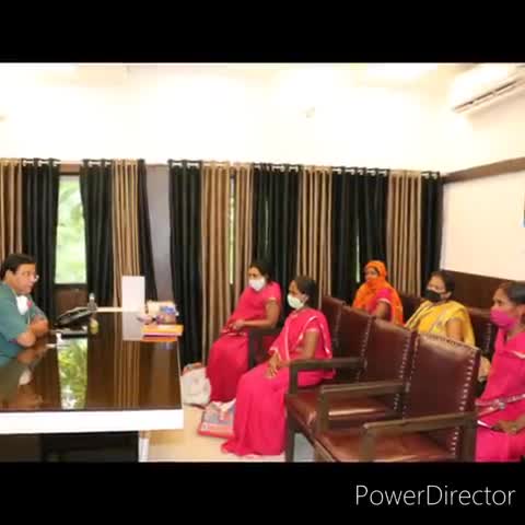होशंगाबाद: कमिश्नर श्रीवास्तव ने स्वयं सहायता समूह की महिलाओं से की चर्चा #कमिश्नर