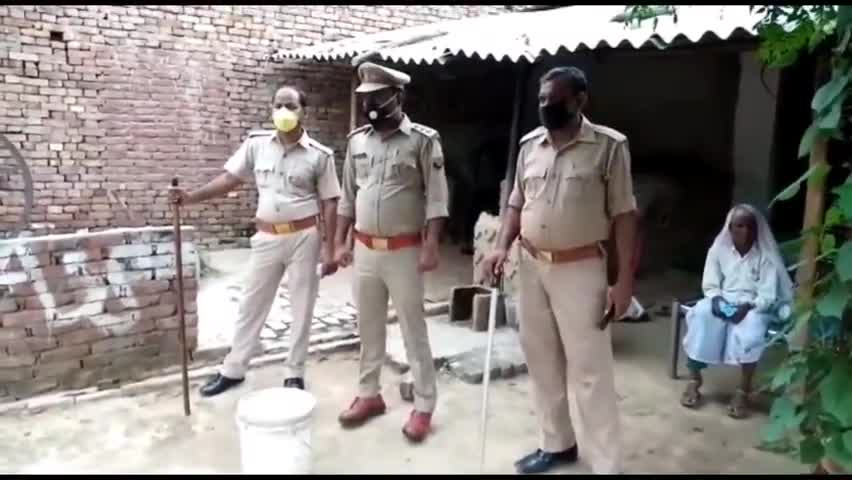 धनौरा: गांव नौनेर में आबकारी विभाग की टीम ने की छापेमारी, कई घरों से अवैध शराब की बरामद #आबकारी_विभाग