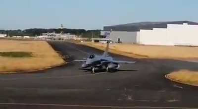 हिलसा: अभिनंदन!

#RafaleInIndia #HappyLanding india