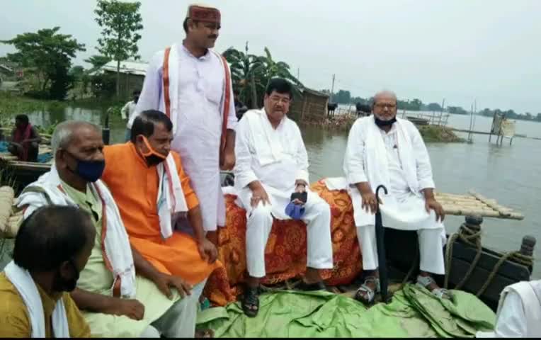 मधेपुरा: सांसद दिनेश चंद्र यादव ने आलमनगर के बाढ़ प्रभावित क्षेत्रों का किया दौरा #दिनेश_चंद्र_यादव