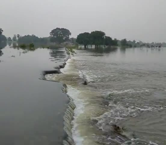 गरखा: #amnour  prakhand ke Dharampur  gao ka hal dhaar se behal