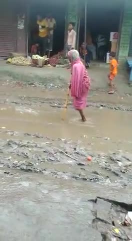 सीतापुर: #टेलीविज़न या मार्ग सेवता का मुख्य मार्ग है जो सेवता  मंदिर के लिए दर्शन करने के लिए भक्त बढ़ाते हैं शासन प्रशासन ध्यान