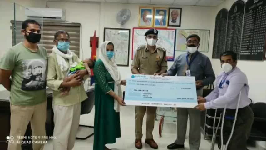 कानपुर: बिकरु कांड में शहीद हुए 8 पुलिसकर्मियों के परिजनों को एसबीआई ने दी ₹30-30 लाख की आर्थिक सहायता #पुलिस #एसबीआई