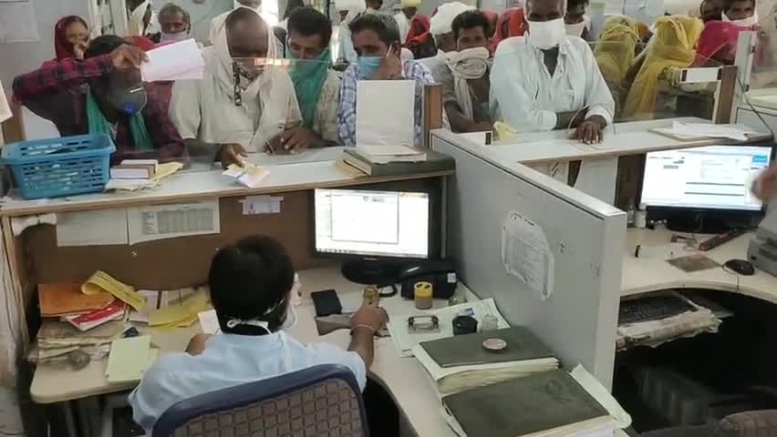 भोपालगढ़: भोपालगढ़ में ग्रामीण सोशल डिस्टेंसिंग का नहीं कर रहे पालन, बरत रहे लापरवाही #सोशल_डिस्टेंसिंग