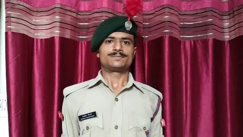 फरीदाबाद: NCC cadet Ashish Choudhary.... Kargil Vijay diwas per gayi hui kavita.....#deshbhakt