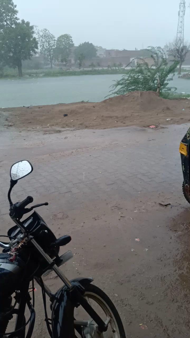 आगरा: शहर में आज हुई भारी बारिश जिससे गर्मी में लोगों को मिली राहत ﻿#agra#यूपी_सरकार #barish #barish_news