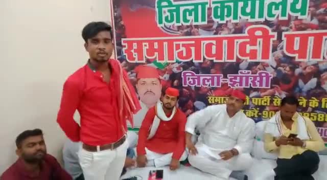 #हिन्दू_युवा_वाहनी को #छोड़कर आए #अभिषेक_बुंदेला जी ने अपने #साथियों के साथ समाजवादी पार्टी में शामिल किये किया