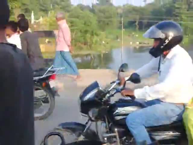 #Nagra majhwalia Pull ki Railing Tutne k karan badhte Sadak hadse.
