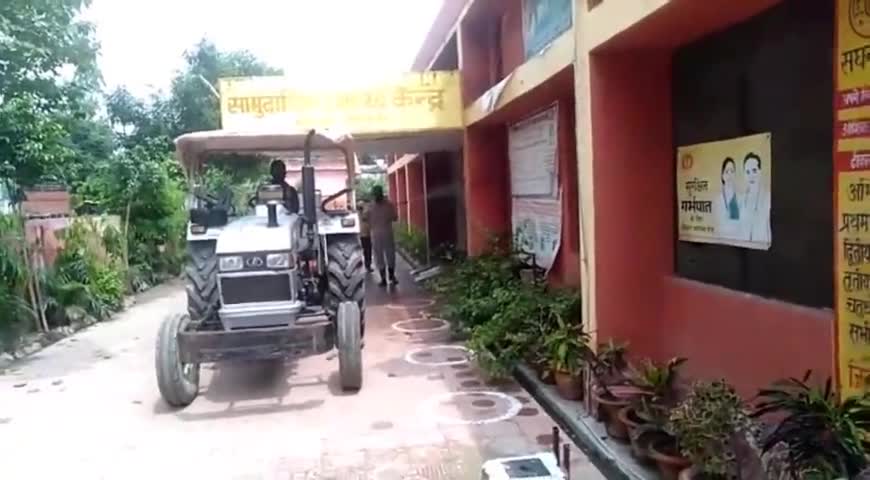फतेेहपुर: फतेहपुर स्थित सीएससी में कोरोना वायरस से बचाव के लिए ईओ के निर्देश पर किया गया सैनिटाइजेशन का काम #सैनिटाइजेशन