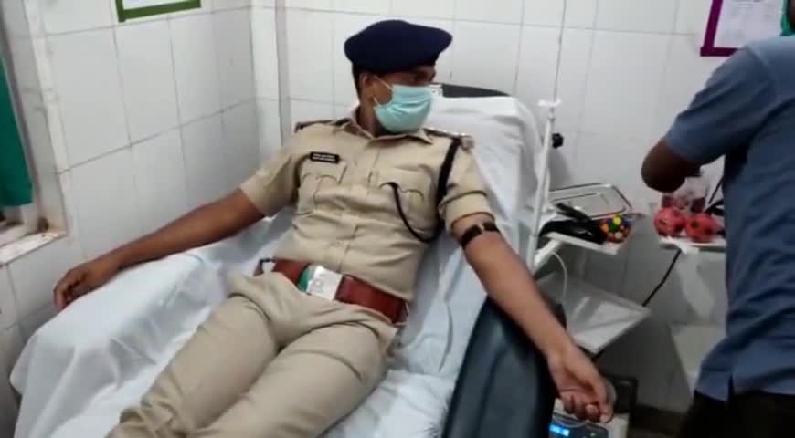 जशपुर: जशपुर पुलिस की नेक पहल जरूरमंद मरीजों को रक्तदान कर बचा रहे उनकी जान #पुलिस #रक्तदान #मरीज