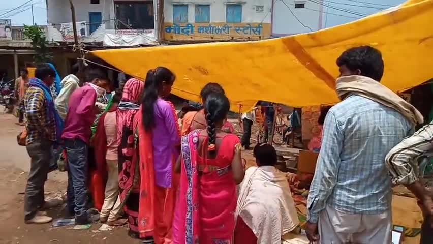 रैपुरा: रैपुरा के रानी अवंतीबाई चौक पर मार्केट में उड़ाई जा रही हैं सोशल डिस्टेंस की धज्जियां #उल्लंघन