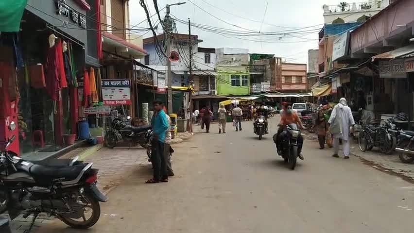 निवाड़ी: निवाड़ी कस्बे में 5 दिन के लॉकडाउन के बाद दुकानें खुलने से एक बार फिर लौटी बाज़ार में रौनक #लाॅकडाउन