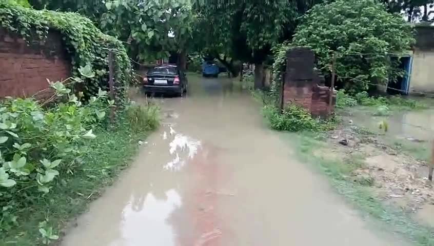 मुहम्मदाबाद गोहना: राजकीय पशु अस्पताल में बारिश के पानी से हुआ जलजमाव, डॉक्टरों के साथ-साथ पशुपालक भी हो रहे परेशान #जलजमाव #जनसमस्या