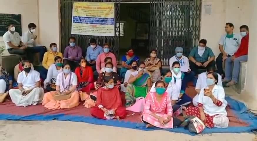 मयूरहंड: प्रखंड में पदस्थापित एएनएम ने पांच सूत्री मांगों को लेकर किया धरना प्रदर्शन #anm #धरना