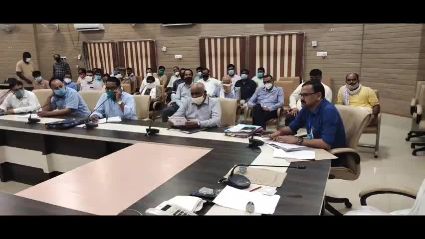 मऊ: जिला कलेक्ट्रेट में स्वतंत्रता दिवस की तैयारियों को लेकर सीडीओ ने अधीनस्त अधिकारियों के साथ की बैठक #cdo