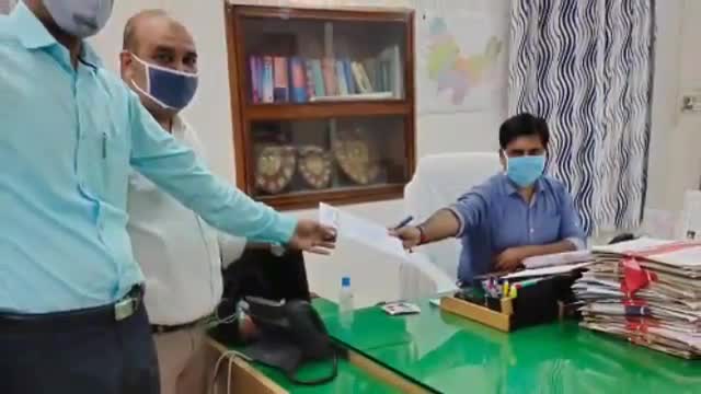 सीकर: अखिल भारतीय भ्रष्टाचार निर्मूलन संघर्ष समिति और विश्व हिंदू महासंघ की ओर से एडीएम को दिया गया ज्ञापन #adm