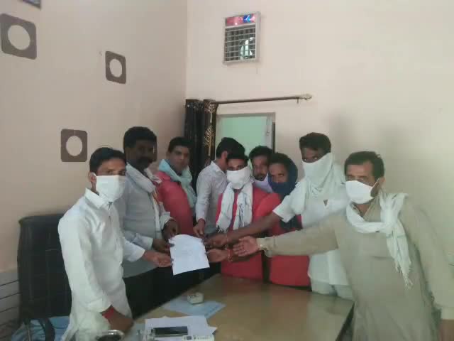 सादुलशहर: नगर पालिका के सफाई सेवकों ने चेयरमैन को स्थायीकरण की मांग को लेकर सौंपा ज्ञापन #सफाईकर्मी #नगर_पालिका
