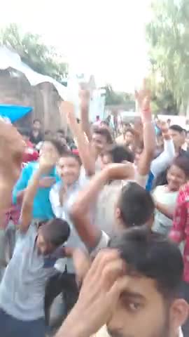 बरेली: जिला बरेली केे ग्राम खितौसा मे राम मंदिर की ख़ुशी में #डीजे# वुलाकर डांस किया शिव मंदिर पर 4000 दिया और मोम्बत्ती जलाई