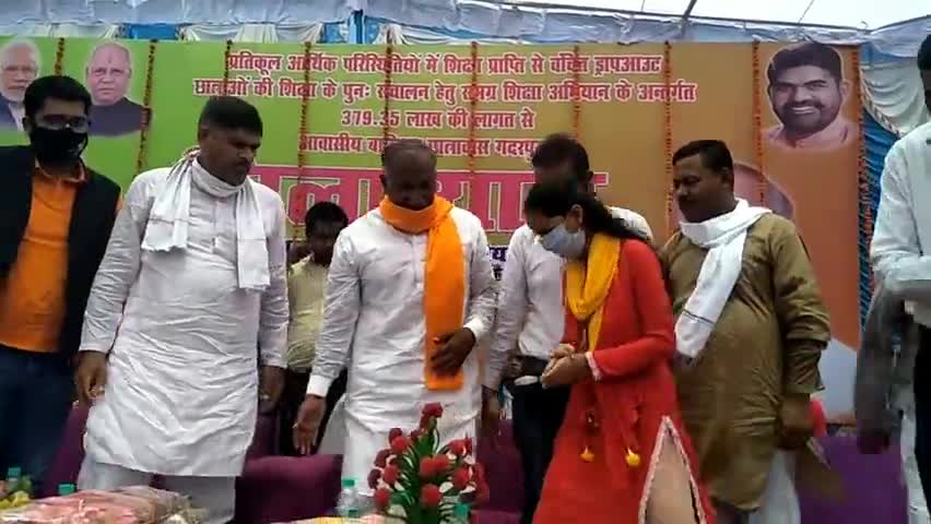 गदरपुर: प्रदेश की बोर्ड परीक्षा में टॉपर ब्यूटी अग्रवाल व ज़िले की टॉपर अलीशा को शिक्षा मंत्री ने किया सम्मानित #शिक्षा_मंत्री