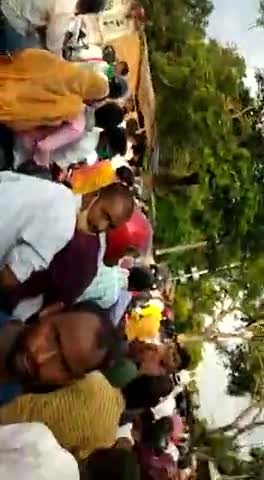 दरभंगा-बेनीपुर रोड़ के घण्टो जाम से लोग बेहाल#मृतक देकुलीचट्टी के जियालालदेके परिजनों को मुआवजा मिलने के बाद हटा जाम