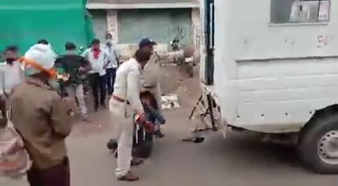 यह अत्याचार व गुंडागर्दी होकर सिख धर्म की पवित्र धार्मिक परंपराओ का अपमान भी है।
शिवराज सिंह जी चौहान शर्म करो #शर्म_करो