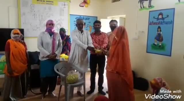 जमवारामगढ़: नांगल तुलसीदास टोडामीना व बासना में नंदघर आंगनबाड़ी केंद्रों में लाभार्थी महिलाओं को भामाशाहों ने बांटे फल #आंगनबाड़ी