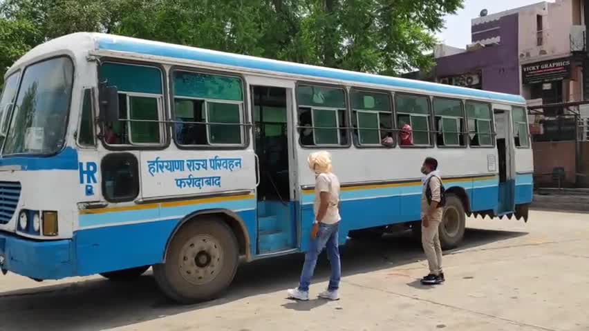 फर्रुखनगर: जिले में रोडवेज की बसों में 52 यात्रियों को बैठा कर ले जाने की दी गई अनुमति, शुक्रवार से शुरू हुई बस सेवा #रोडवेज