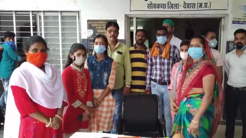 सोनकच्छ: विहिप मालवा प्रांत दुर्गावाहिनी की बहनों ने कोरोना योद्धाओं को बांधा रक्षासूत्र #विहिप #कोरोना_योद्धा