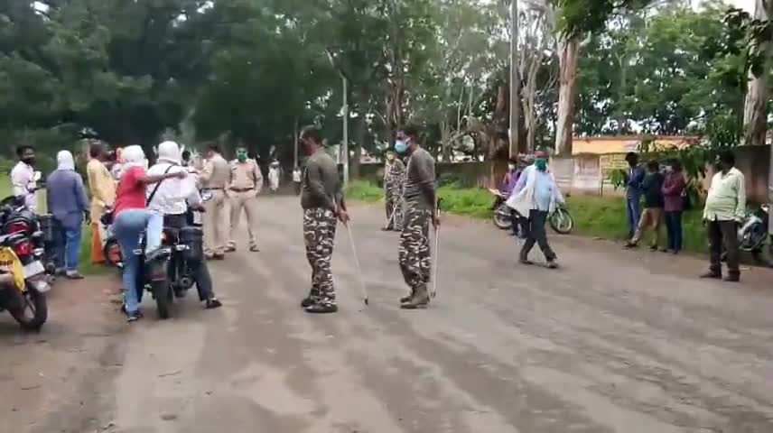 सिमरिया: सिमरिया पुलिस ने चलाया चेकिंग अभियान, हेलमेट व मास्क नहीं पहनने वालों की मोटरसाइकिल की जब्त #कार्रवाई #asi