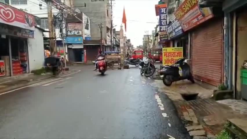 हज़ारीबाग: बड़ा बाजार क्षेत्र के साथ कई मोहल्ले कंटेनमेंट जोन हुए मुक्त , दुकानदारों ने खोली दुकाने।
#hazaribagh #hazaribaghnews