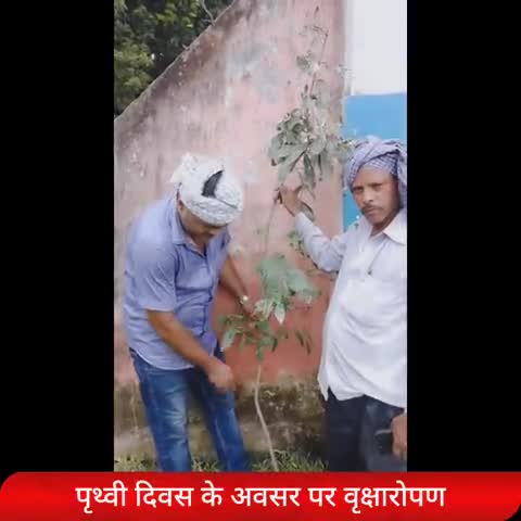 मुरलीगंज: #पृथ्वी_दिवस के अवसर पर #बसंती_म_वि_तमौट_परसा में शिक्षक #दिवाकर_राजेन्द्र_ऋषिदेव और #जयचंद्र_ऋषिदेव और #हरिदेव मौजूद थे