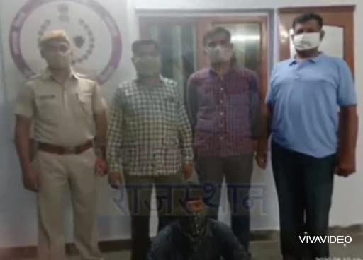आबू रोड: #Sirohi #aburoad
*सदर पुलिस की बड़ी कार्यवाही, 10 साल की बालिका के दुष्कर्म का आरोपित गिरफ्तार*👇👇