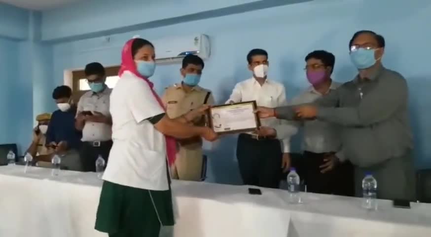 खेतड़ी: महात्मा गांधी की 150वीं जयंती महोत्सव के तहत सामुदायिक भवन में 150 कोरोना वारियर्स का किया गया सम्मान #कोरोना_योद्धा