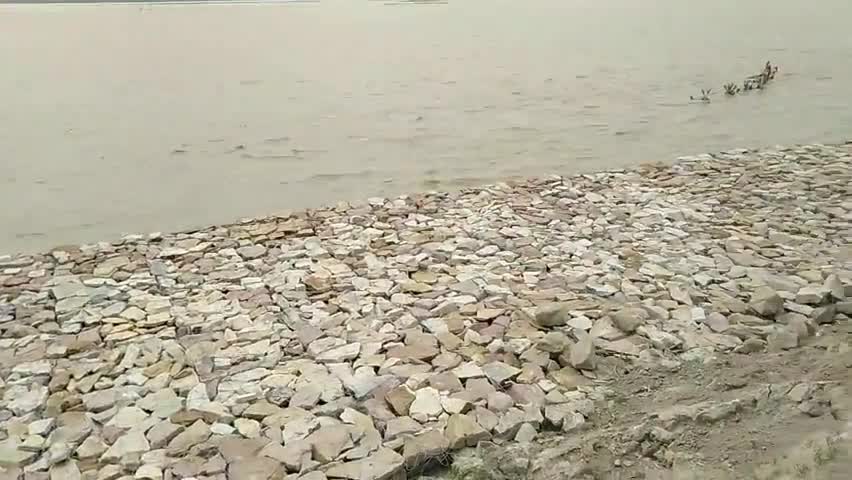 करनैलगंज: ग्राम पंचायत घरकुइयां के निकट एल्गिन चरसडी बांध में बिभिन्न बैराजों से फिर छोड़ा गया 332807 क्यूसेक पानी #बांध