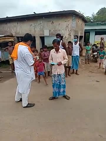 #नाला विधानसभा क्षेत्र के खैरा मोड़ के दुकानदारों और आम जनता के बीच फेस मास्क वितरण किया गया।