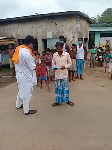 #नाला विधानसभा क्षेत्र के खैरा मोड़ पर दुकानदारों और आम जनता के बीच फेस मास्क वितरण किया गया।